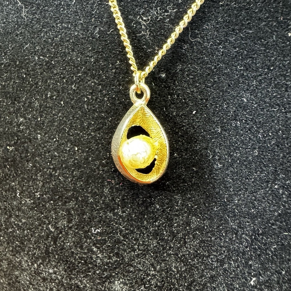 Vintage Gold‎ Tone Necklace And Pendant With Floating Faux Pearl